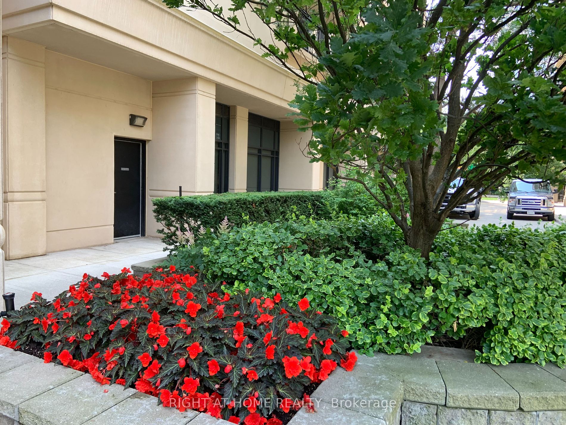 650 E Sheppard Ave 204