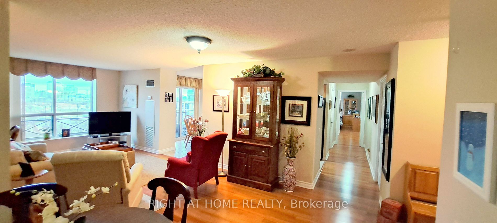 5229 W Dundas St 408