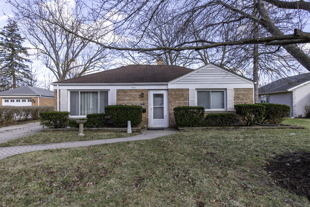 Location, space and affordability are all this Copeland Manor ranch has to offer. This prime location is within walking distance to downtown Libertyville. With an addition off the back adding 2 additional bedrooms and an extra full bath. Great yard (partially fenced), and newer updates, such as flooring, paint, and both bathrooms.  New furnace and air conditioner too.  This solid home is ready for new owners; quick closing is possible.  The home is being sold as-is. If you are searching for value, and space look no further! MOTIVATED SELLER!, don't miss this fantastic opportunity!