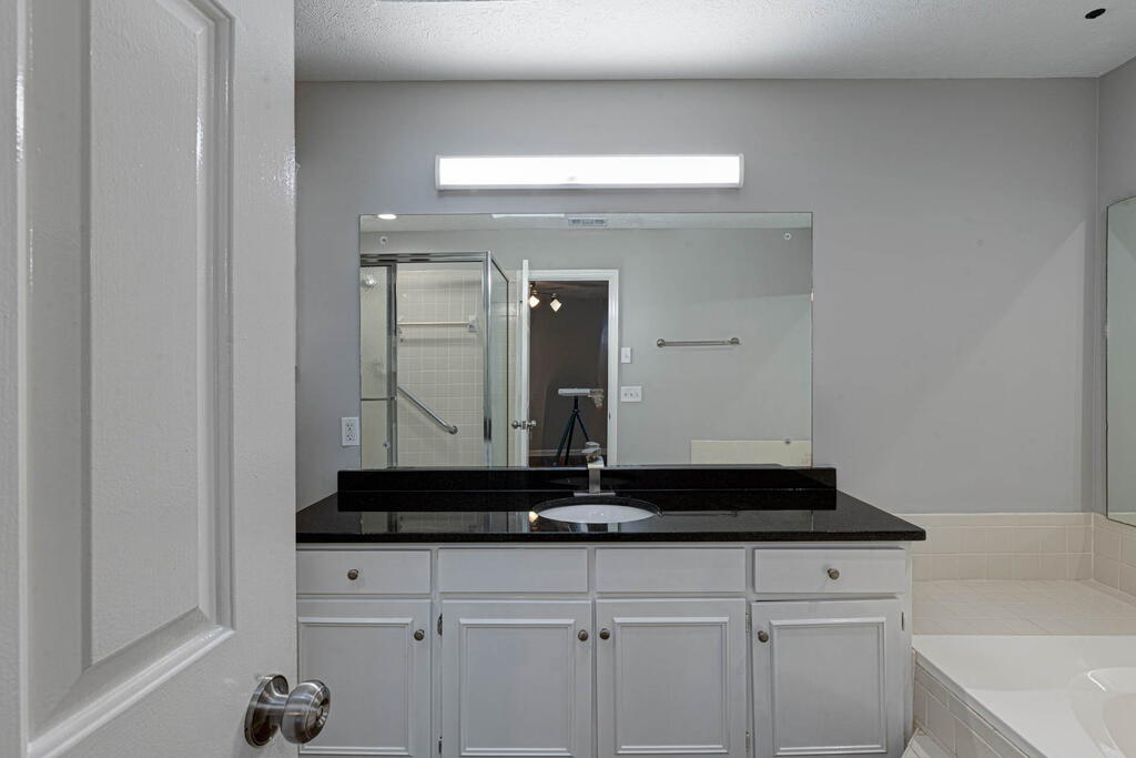3 North Theri Ct