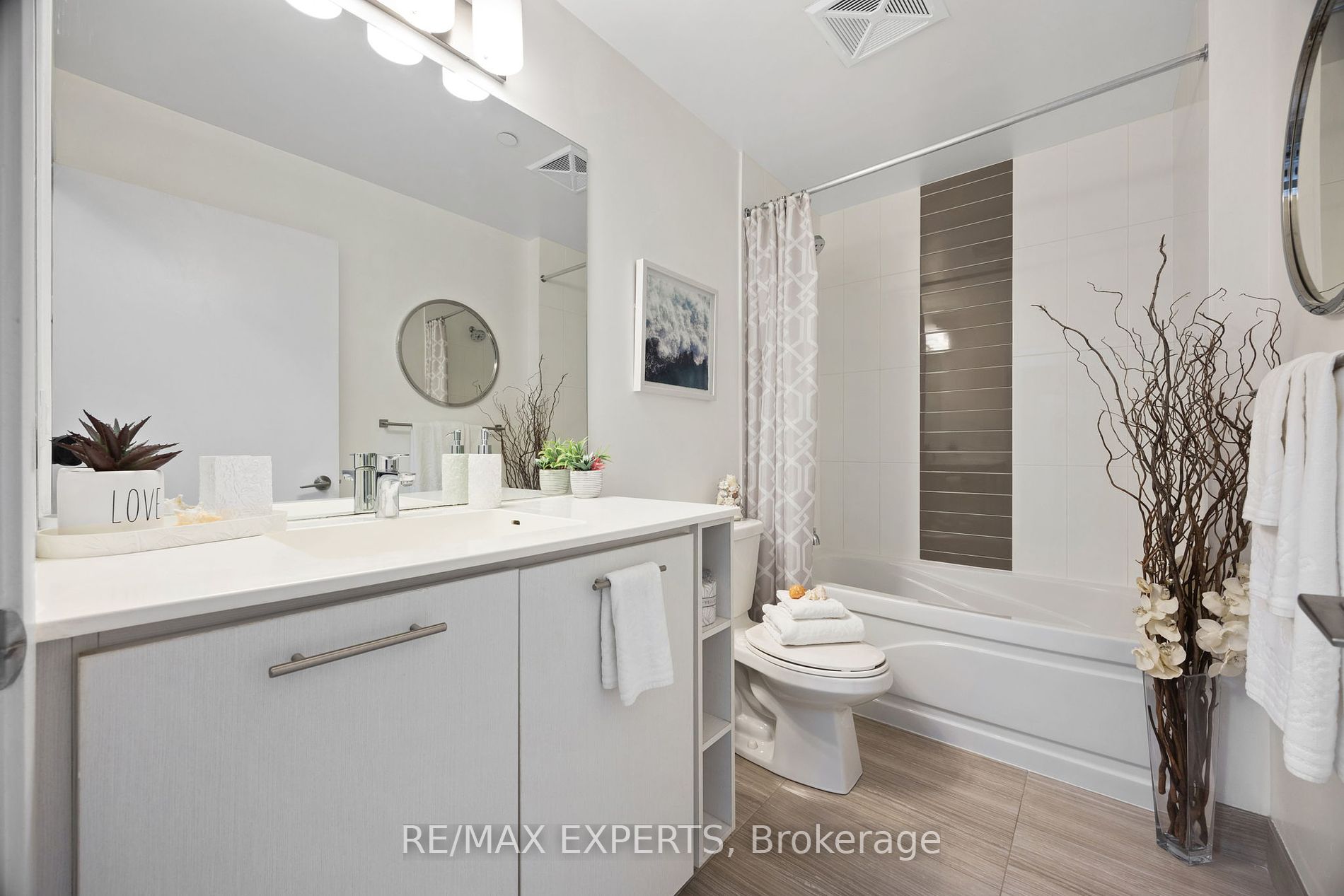 435 W Richmond St 802