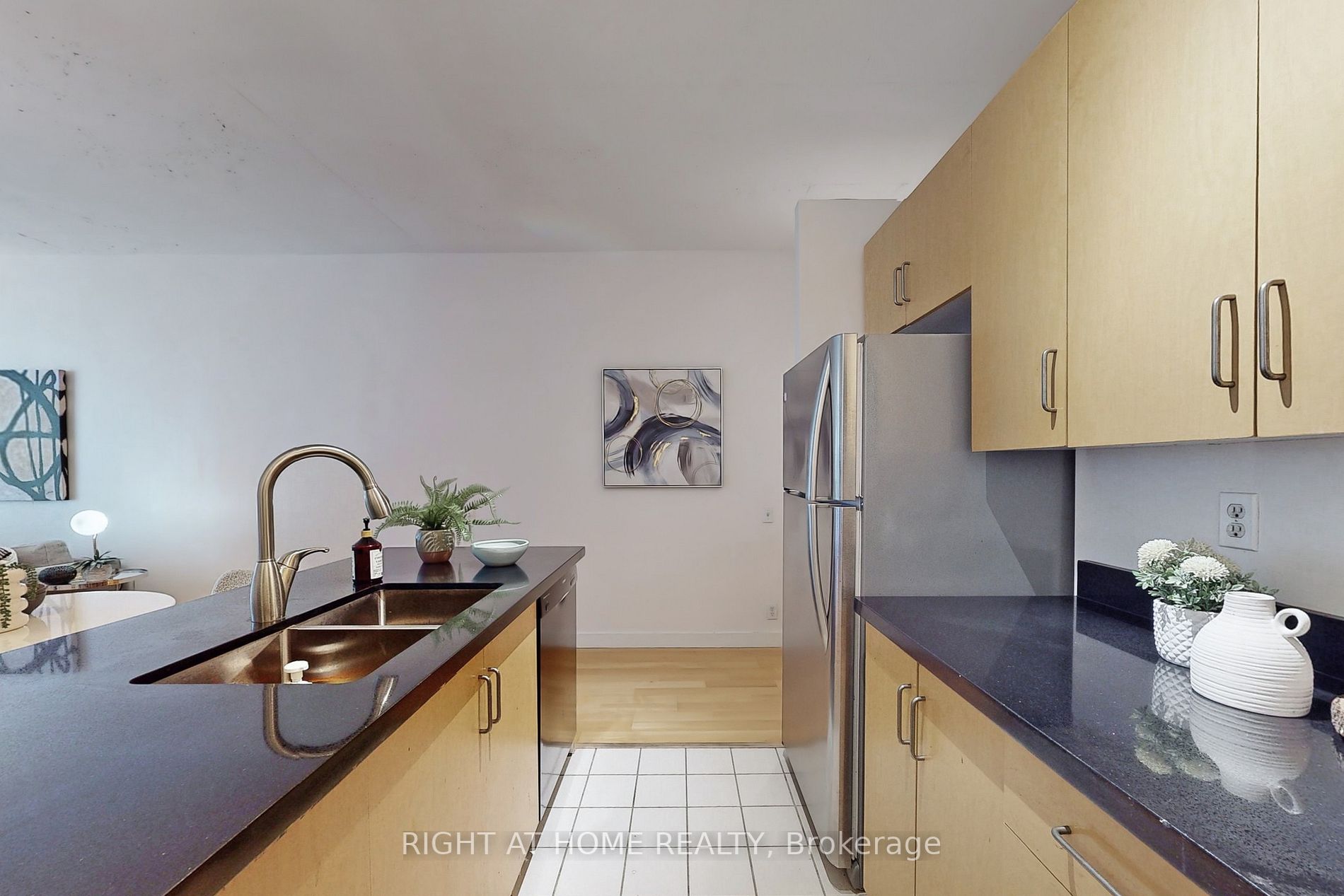 36 Charlotte St 405