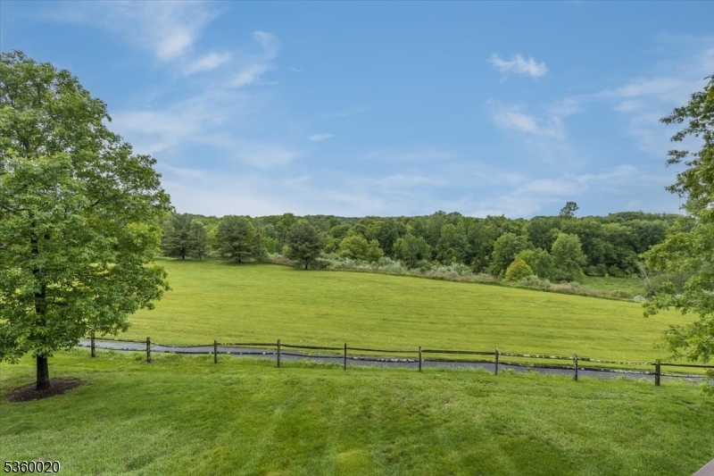 22 Troon Dr