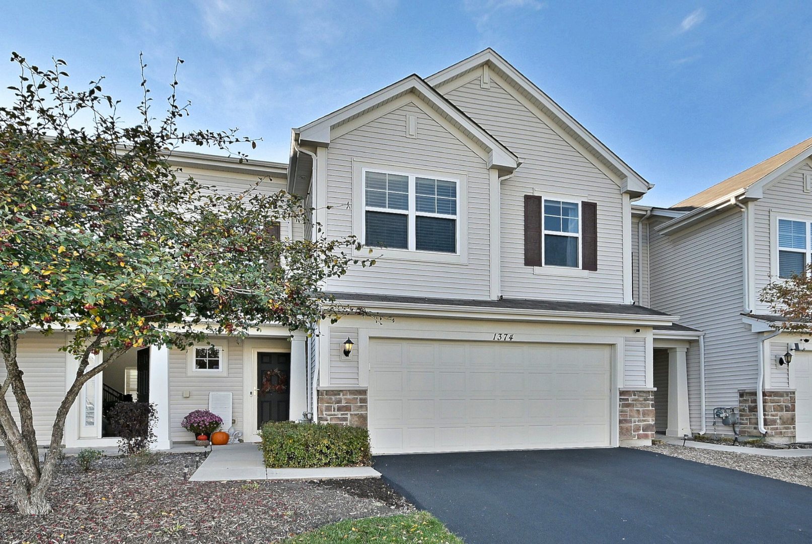 1374 Newport Circle