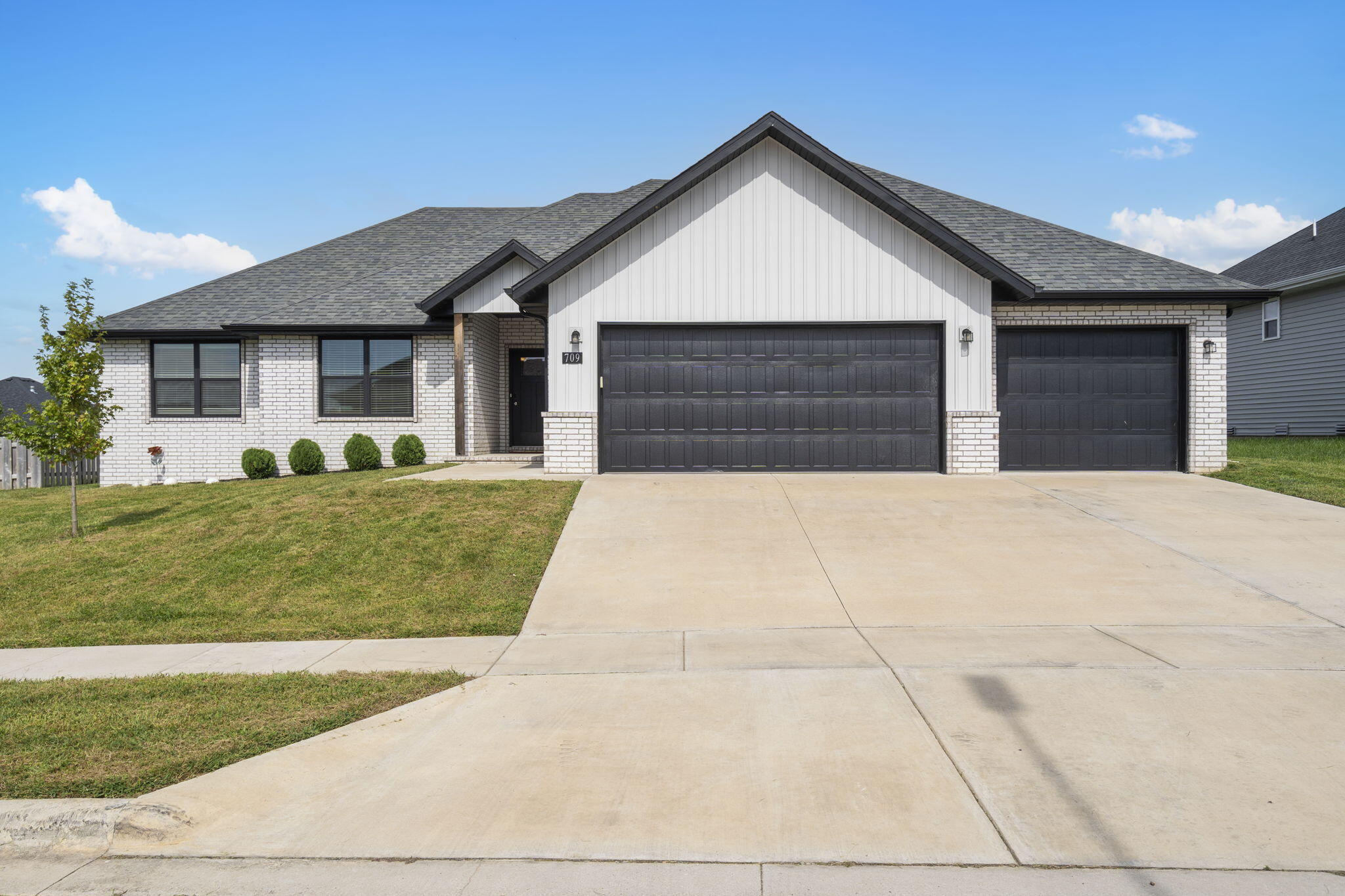 709 E Penzance Circle