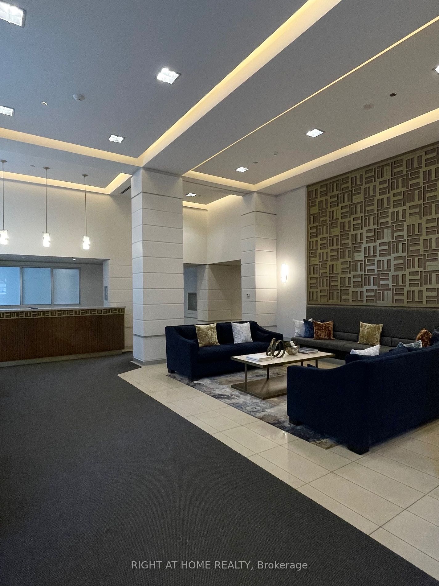 230 E King St 606