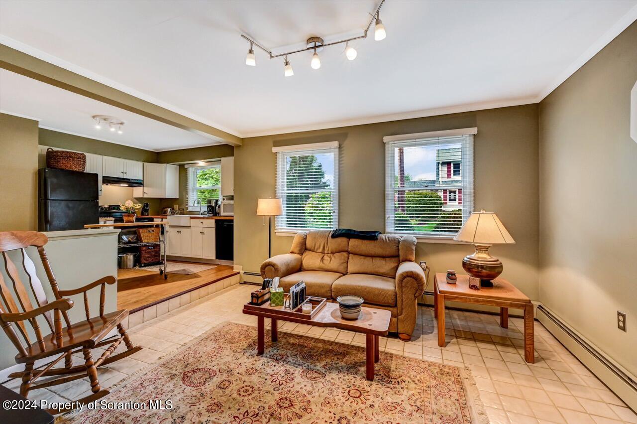 400 Montrose Avenue L113