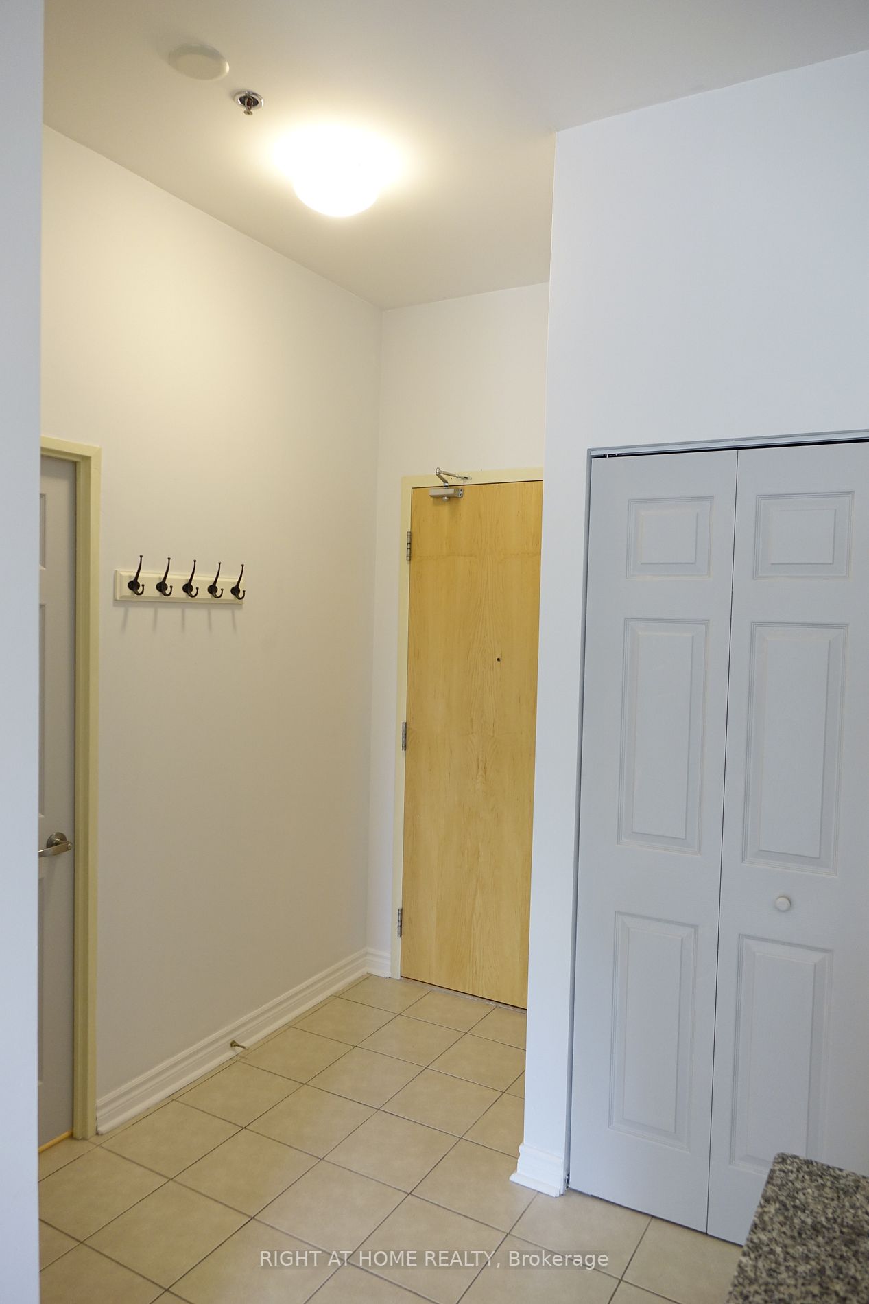 11 Christie St St 101