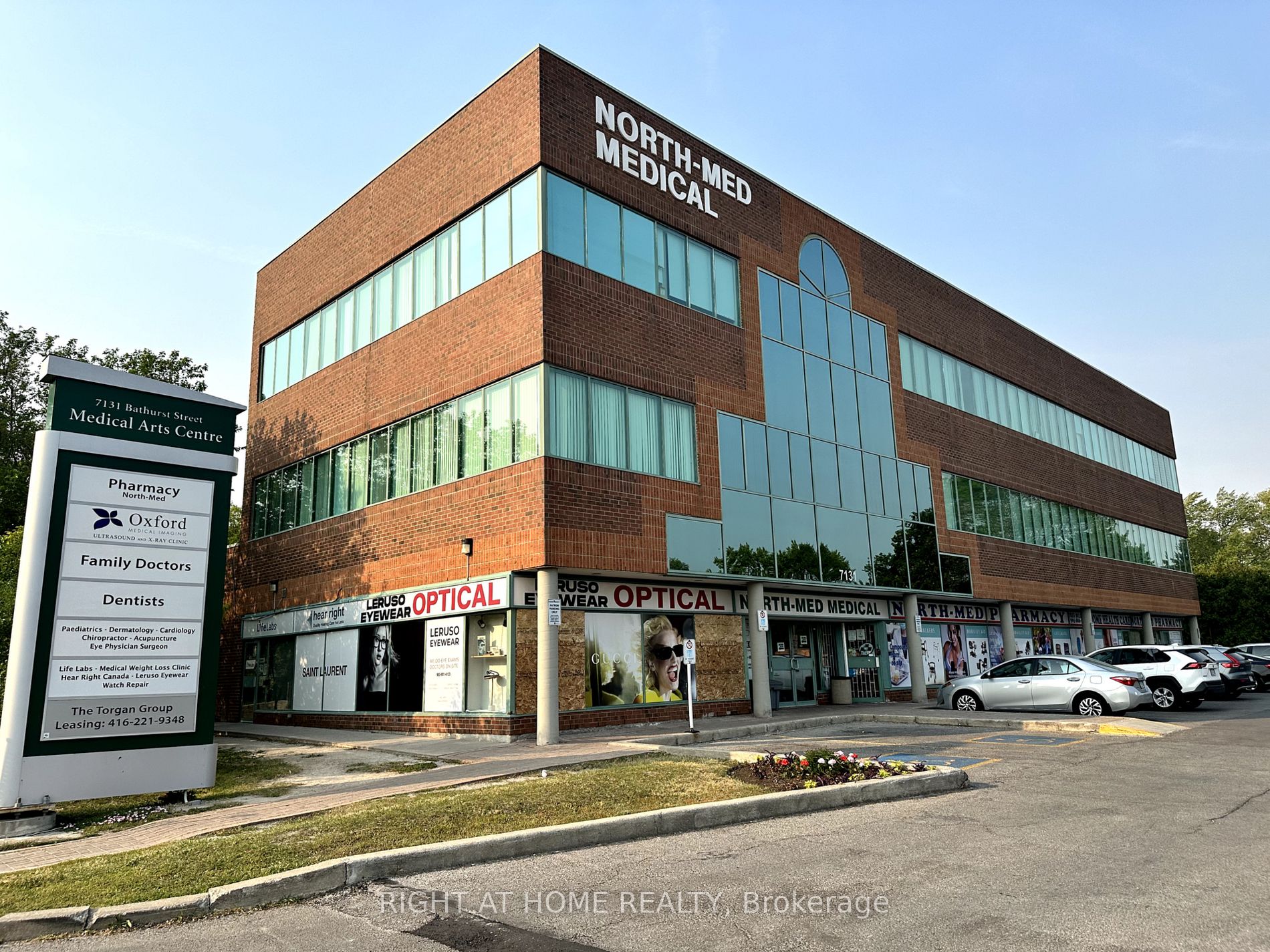 7131 Bathurst St 102-R1