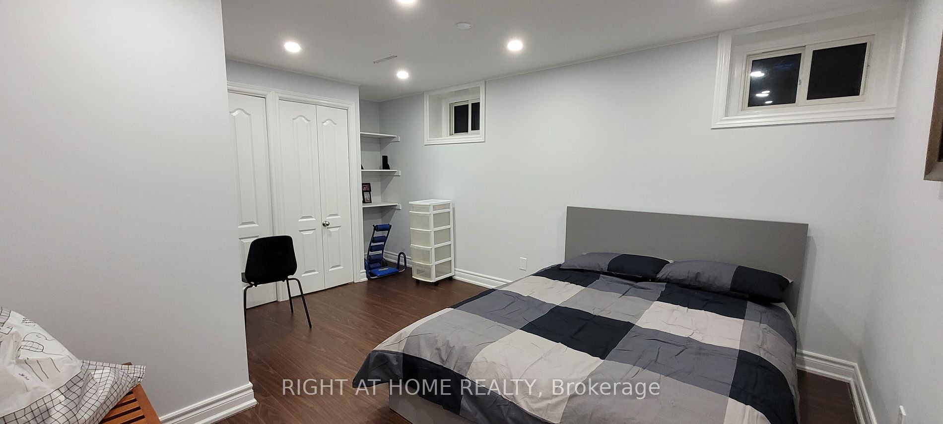 11 N Lesterwood Cres