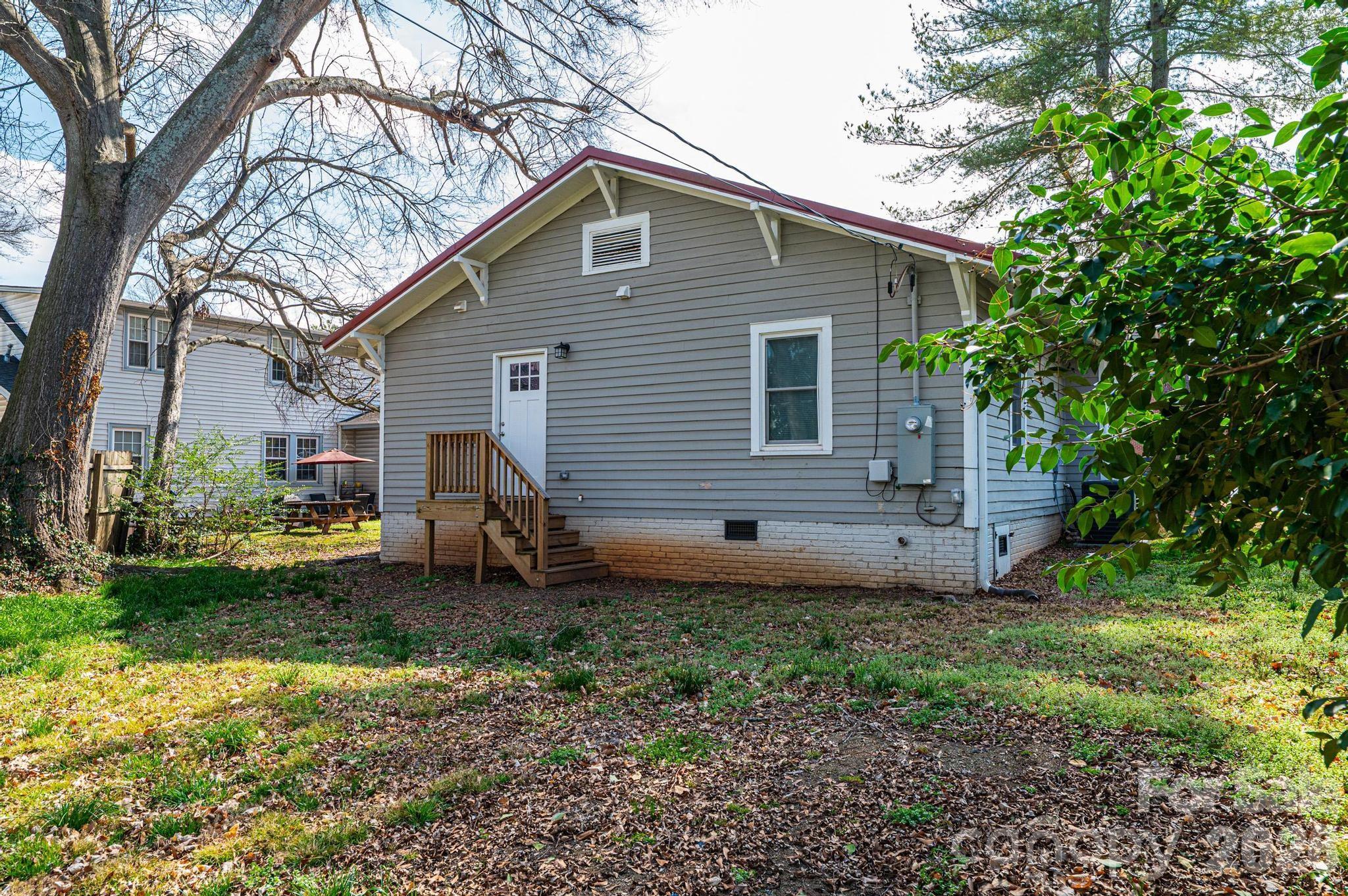 308 W Sycamore Street