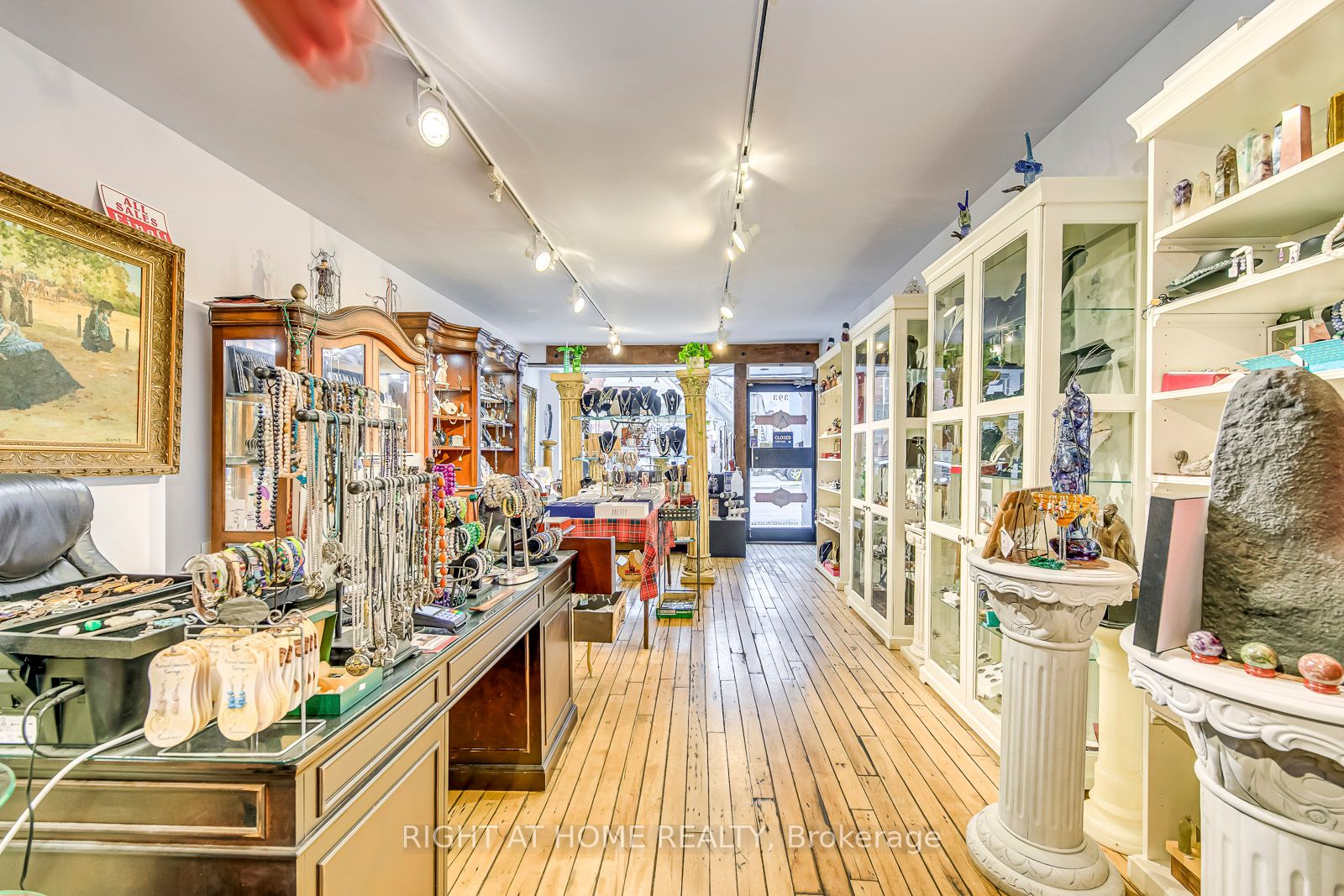 393 John St