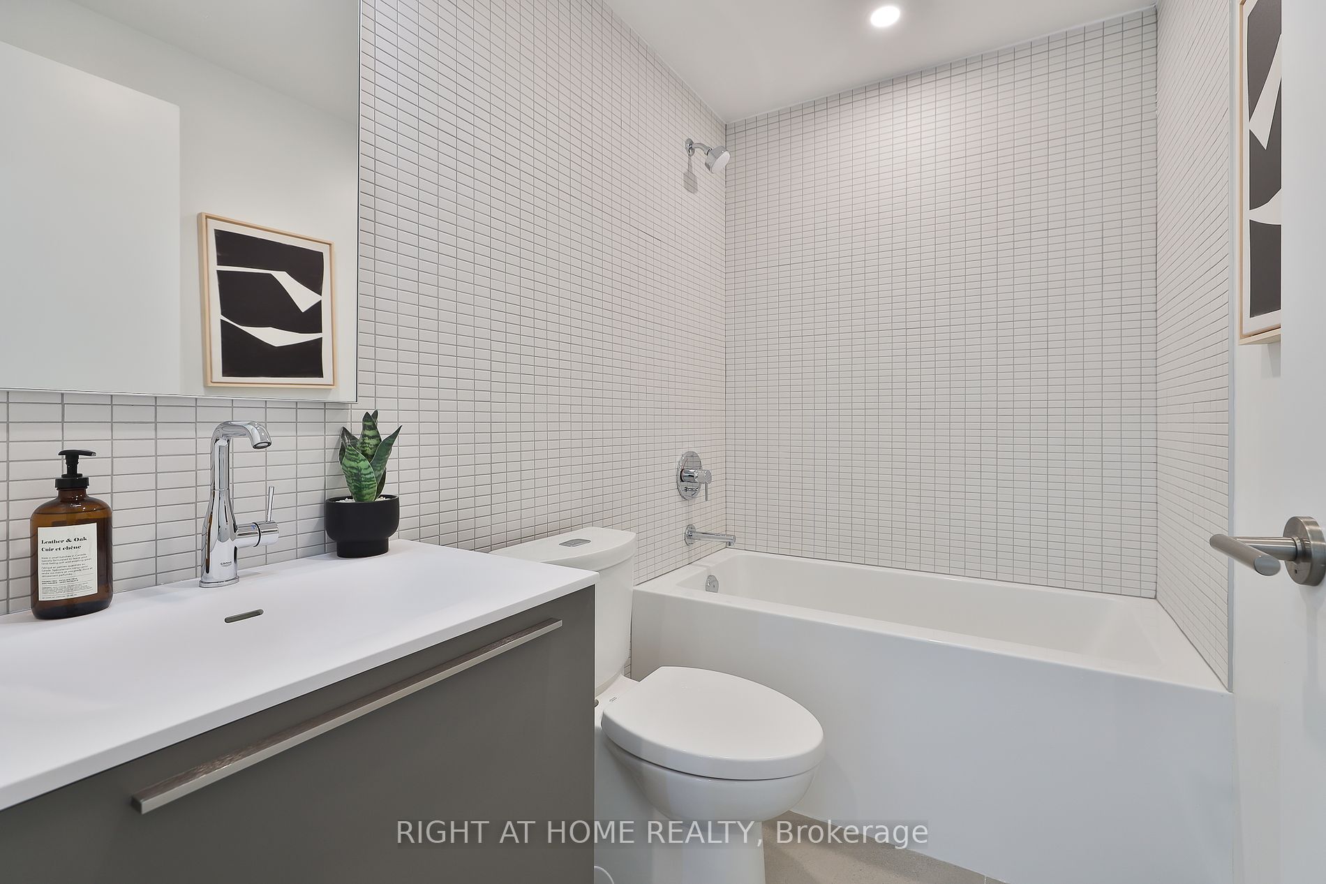 2720 W Dundas St 620