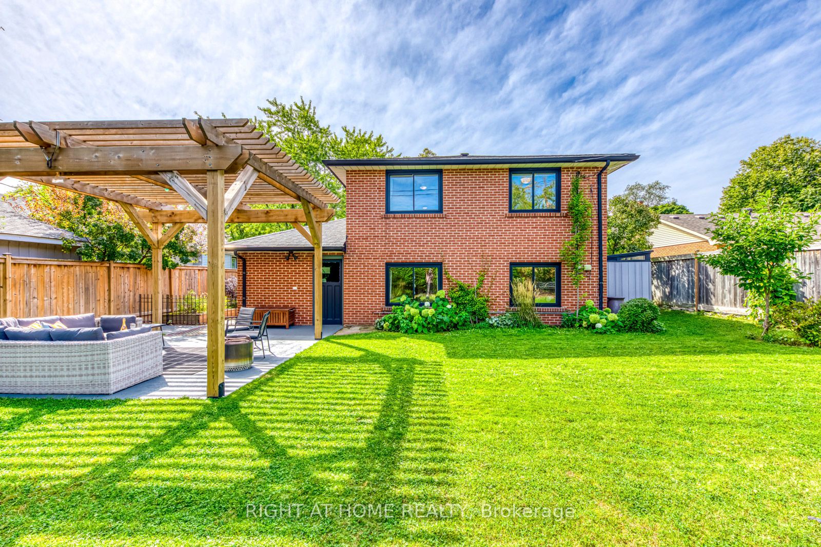1306 Napier Cres