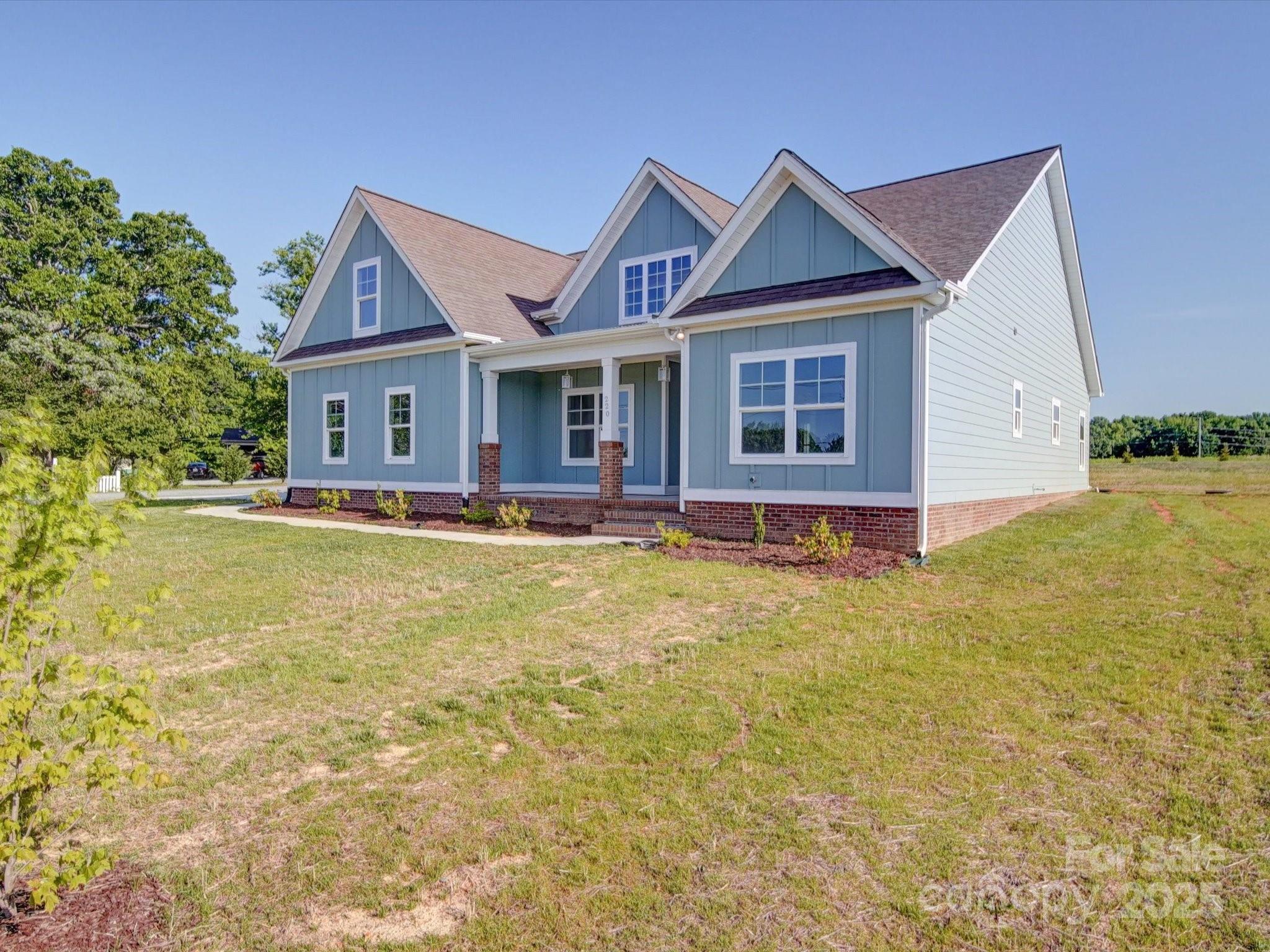 220 W Lawyers Road