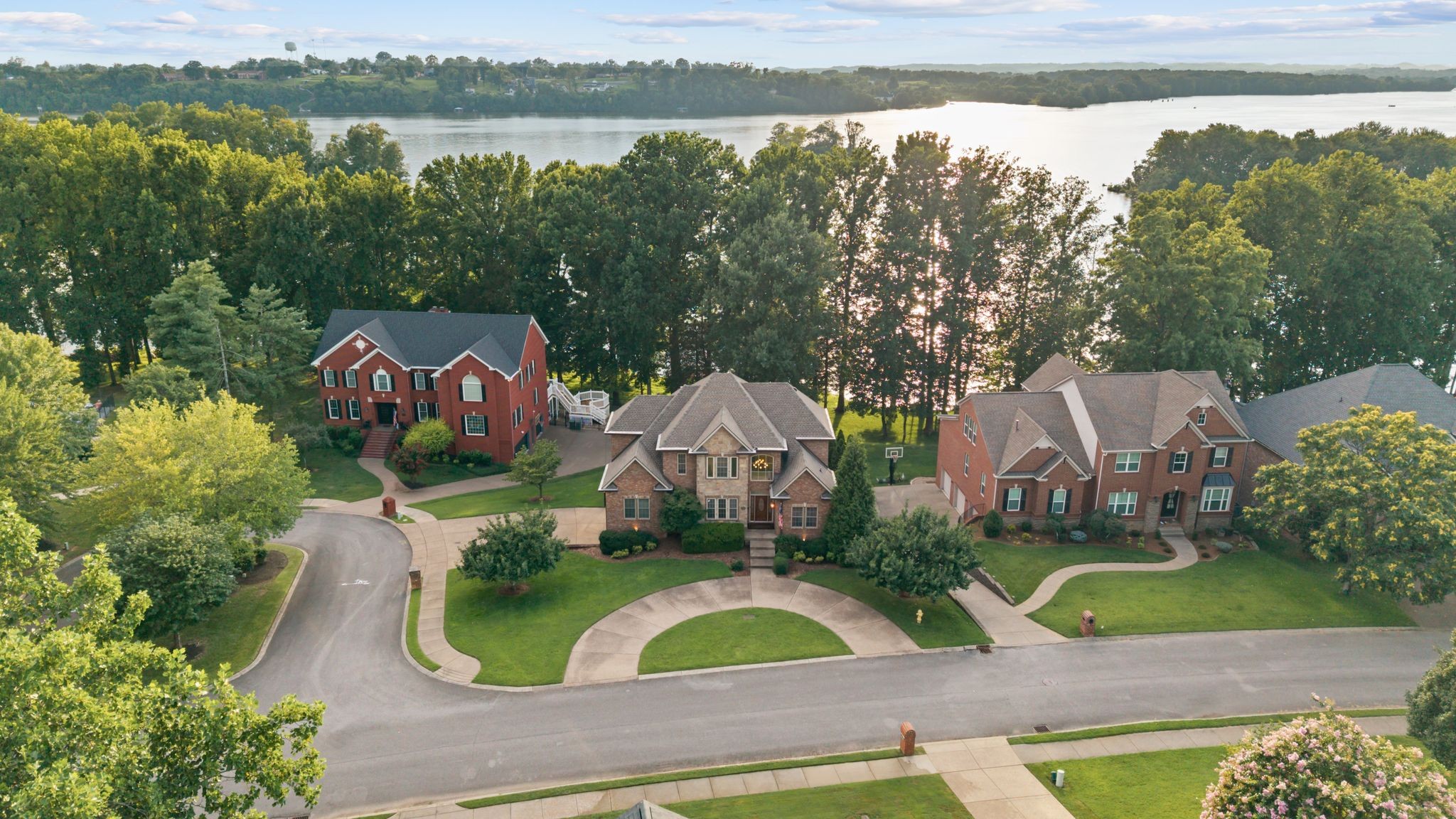 100 Lakecrest Cir