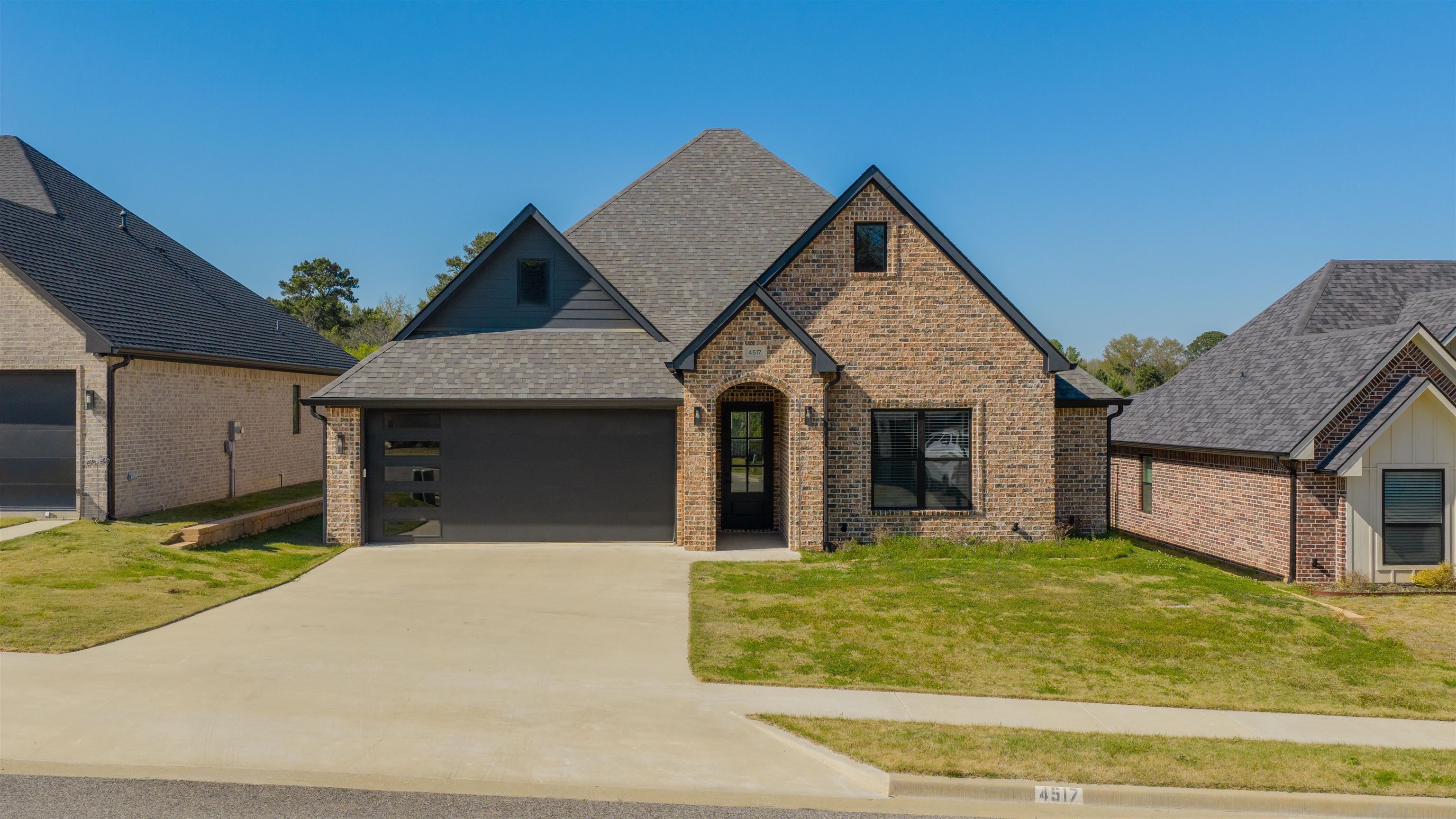 4517 Lone Oak