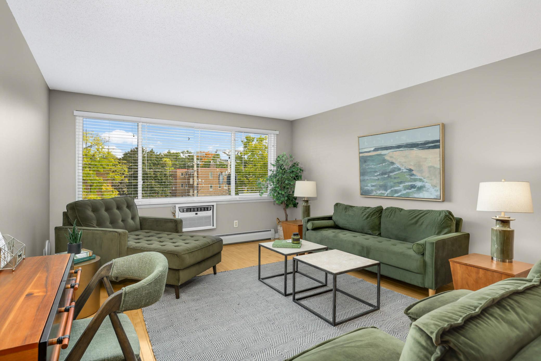 2700 W 44th Street 401