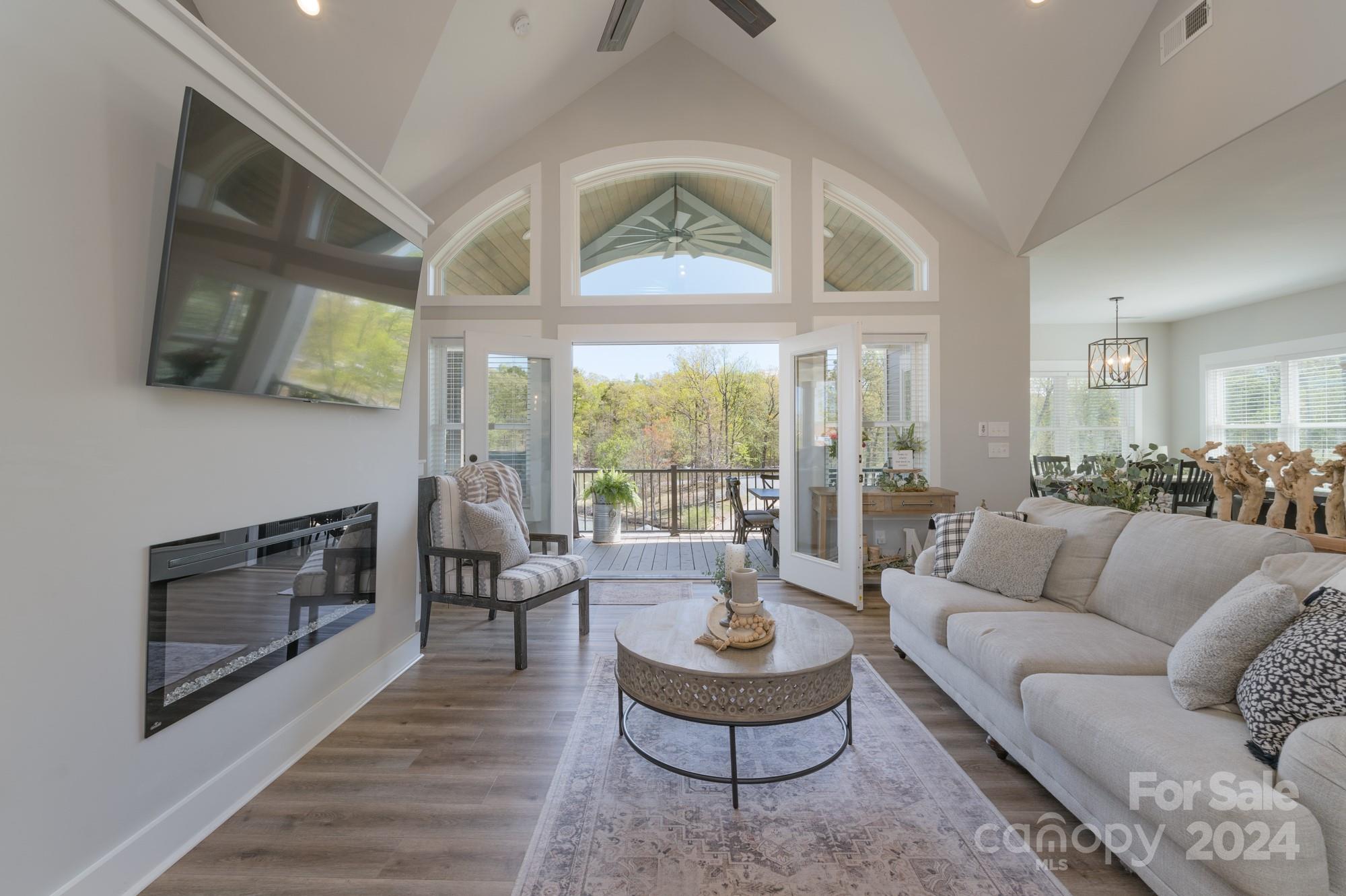 376 Landing Trail