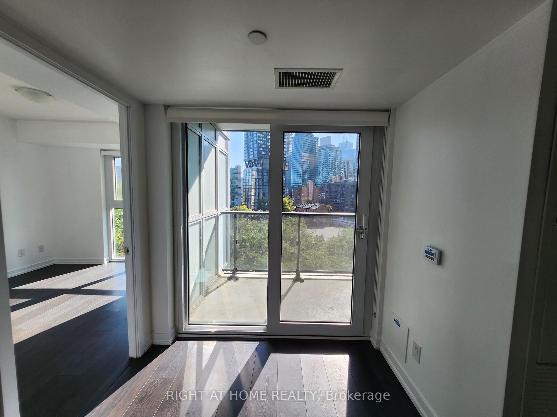 219 E Dundas St 805
