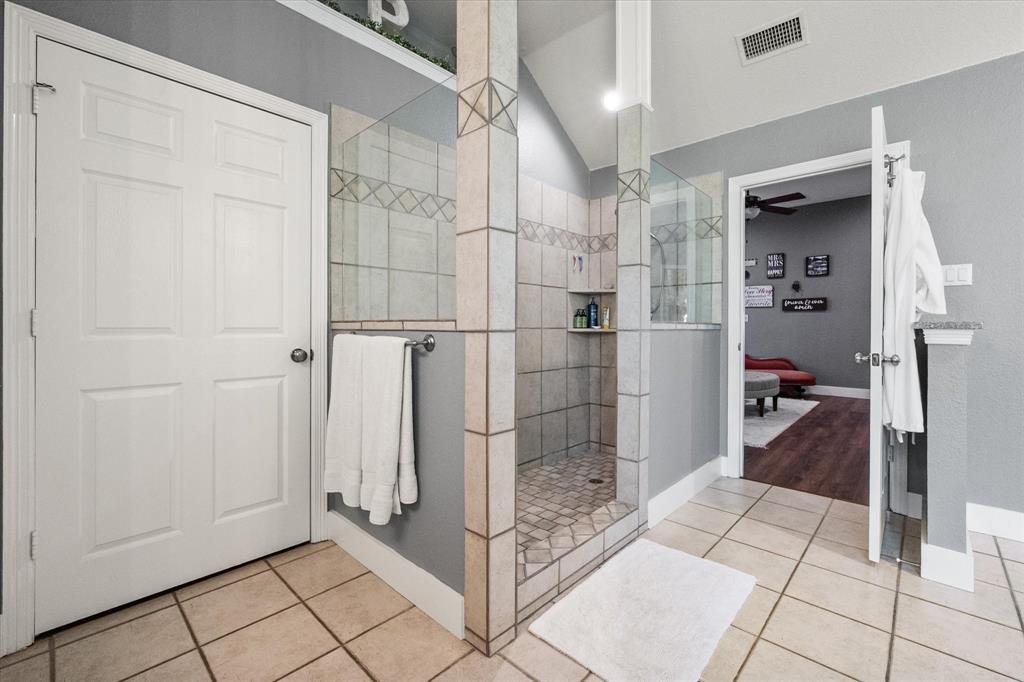 2811 London Lane