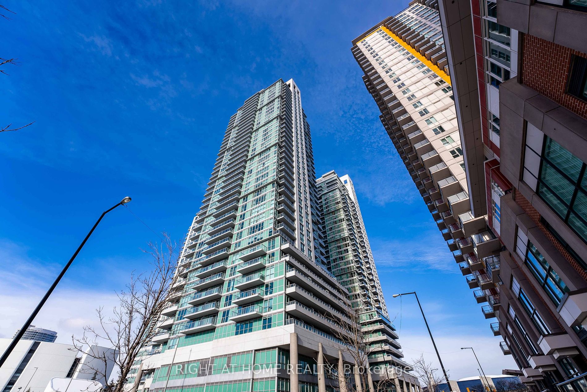 50 Town Centre Crt 1101