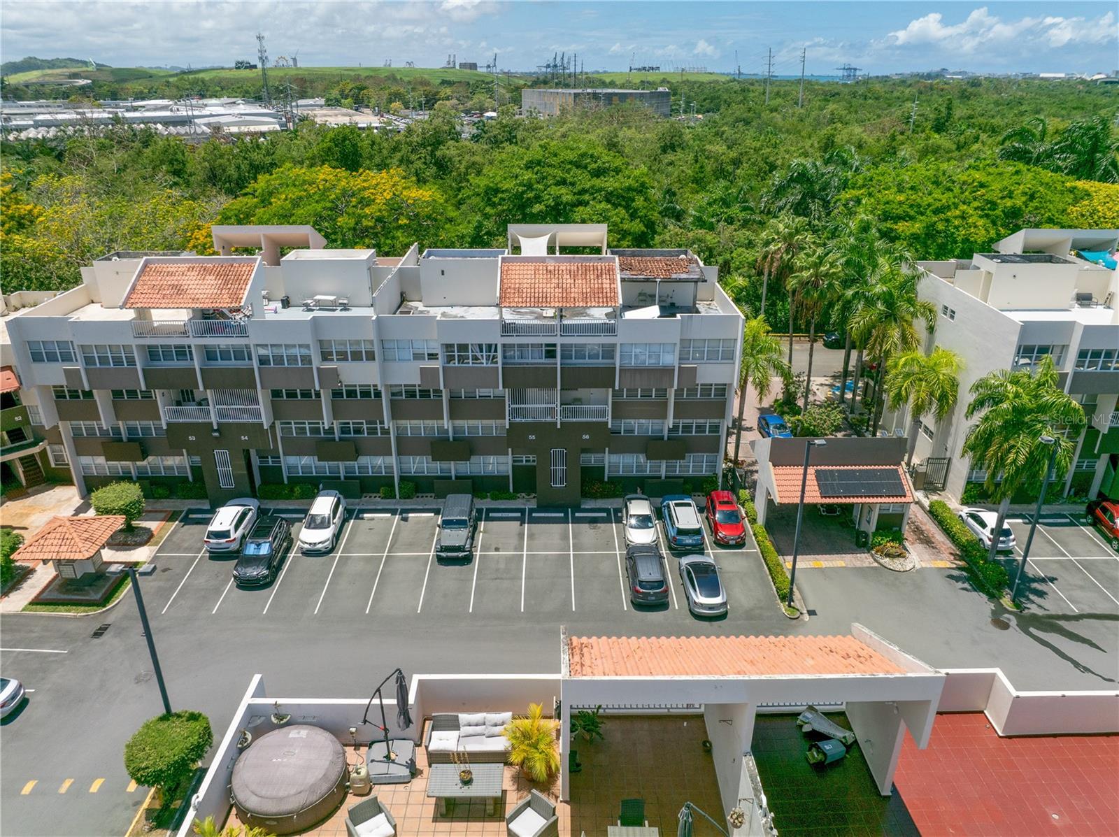 Beautifully remodeled apartment at Cond Plaza Antillana, Apt. 5502, San Juan, offering approximately 1,118 sq. ft. of living space. This residence features 3 bedrooms, 2 bathrooms, 2 tandem parking spaces, and a private balcony. The kitchen and bathrooms have been completely renovated with updated finishes. The complex offers a swimming pool and is centrally located in Hato Rey, just steps from Plaza Las Américas, close to the Coliseo de Puerto Rico, restaurants, and major highways. HOA: $116.80/month.