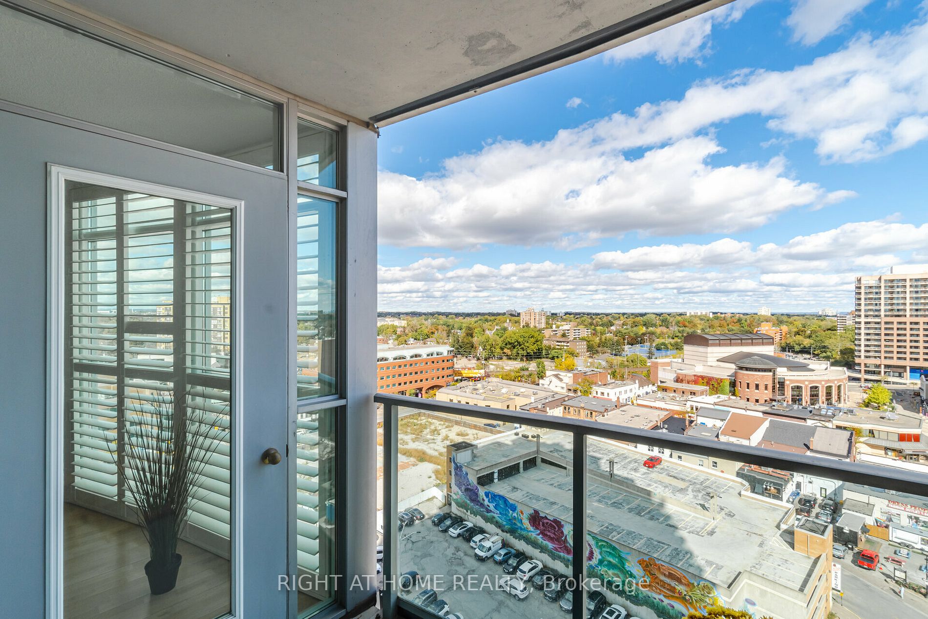 9 N George St 1303