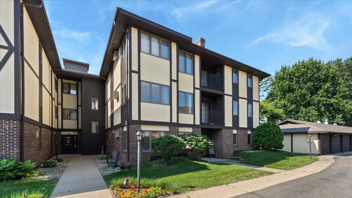 245 Park Avenue S 206