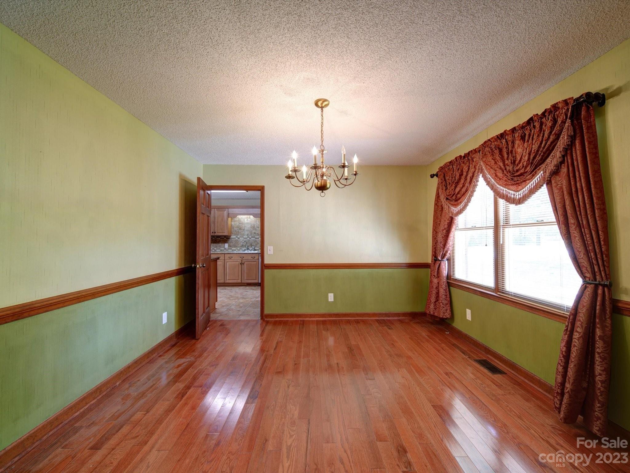605 Heatherwood Drive