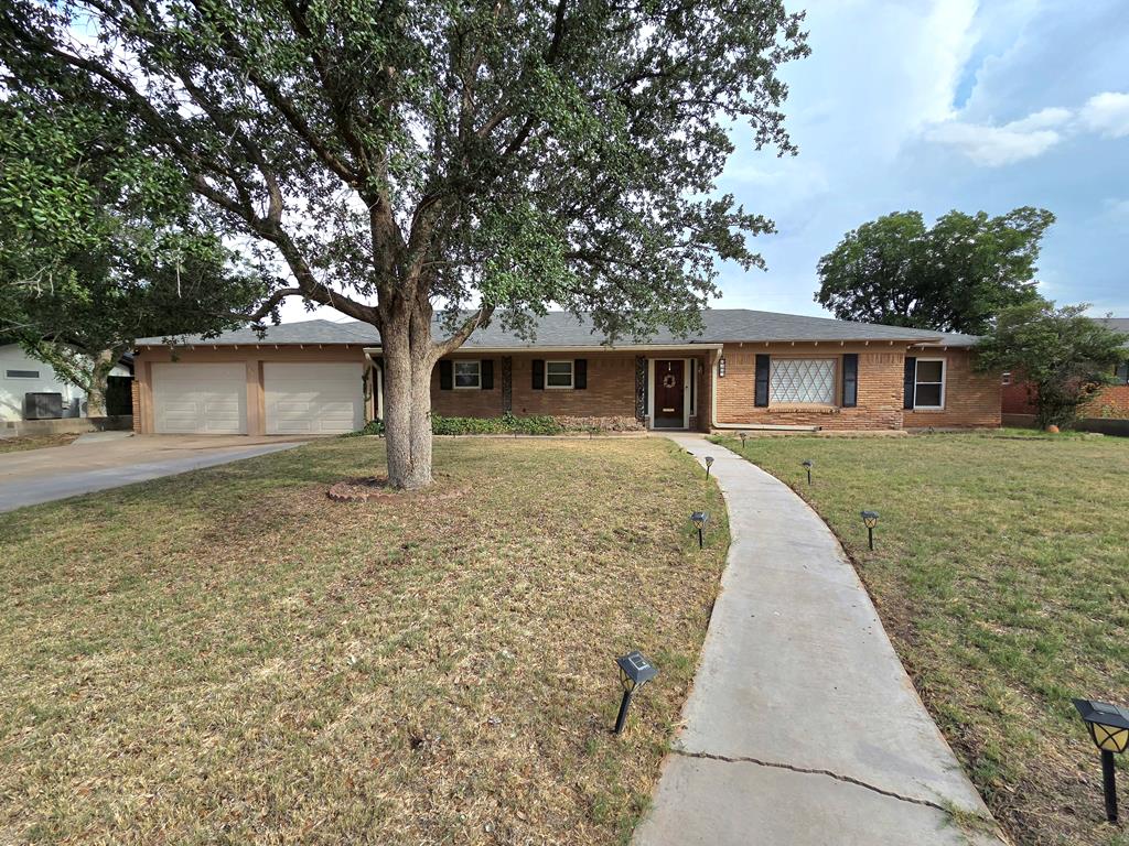 2305 Country Club Dr