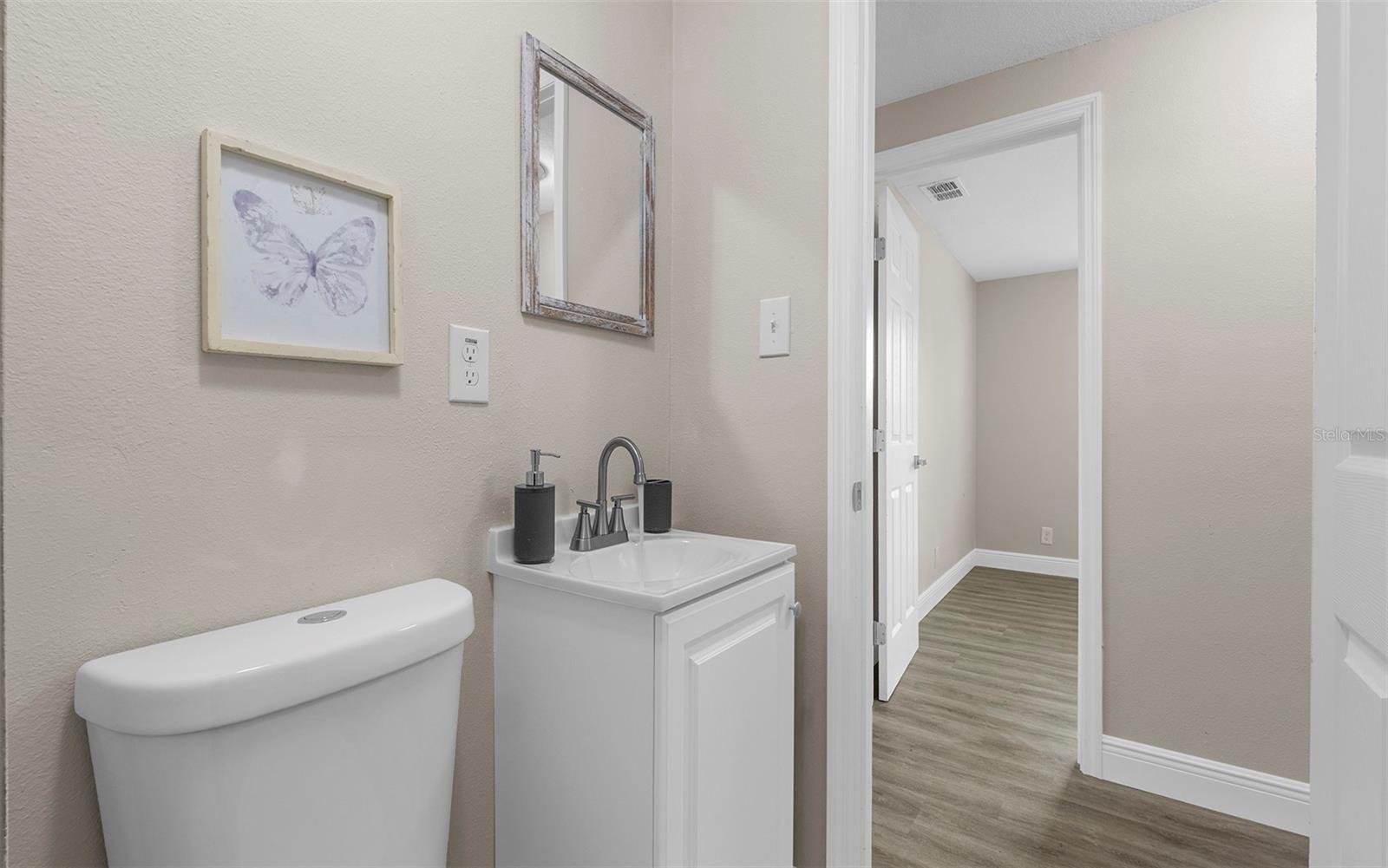 3601 E Giddens Avenue