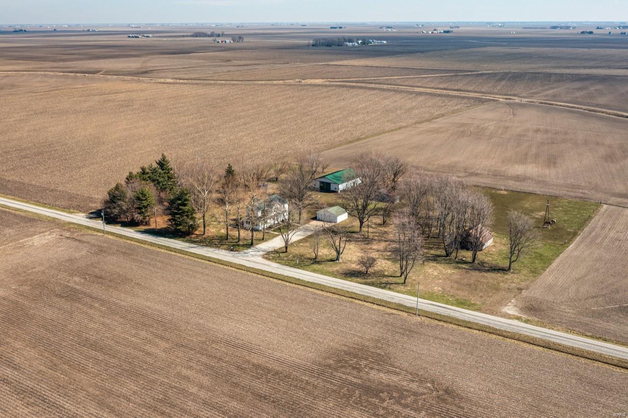 350,000 29192 E 5th Road Farmersville IL 62533 Montgomery County Realty