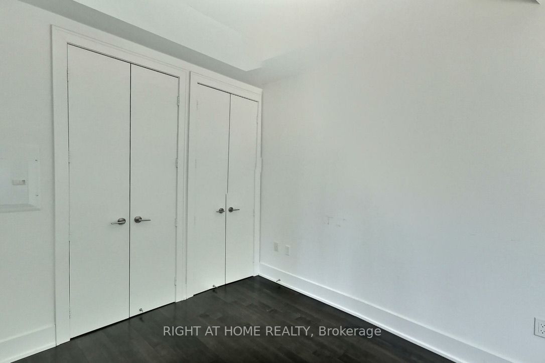 39 E Queens Quay 330