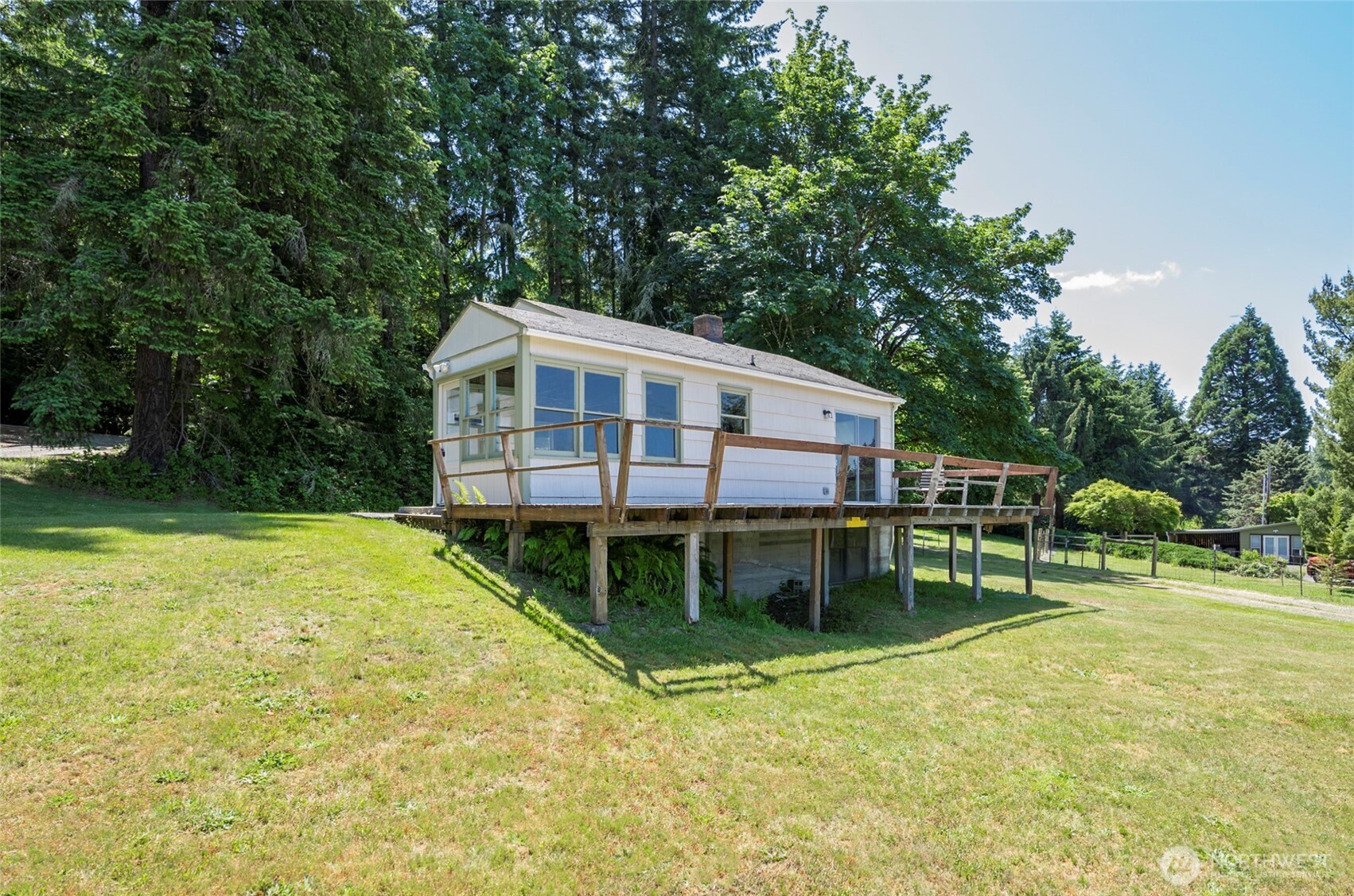 1116 Bayshore Court NW
