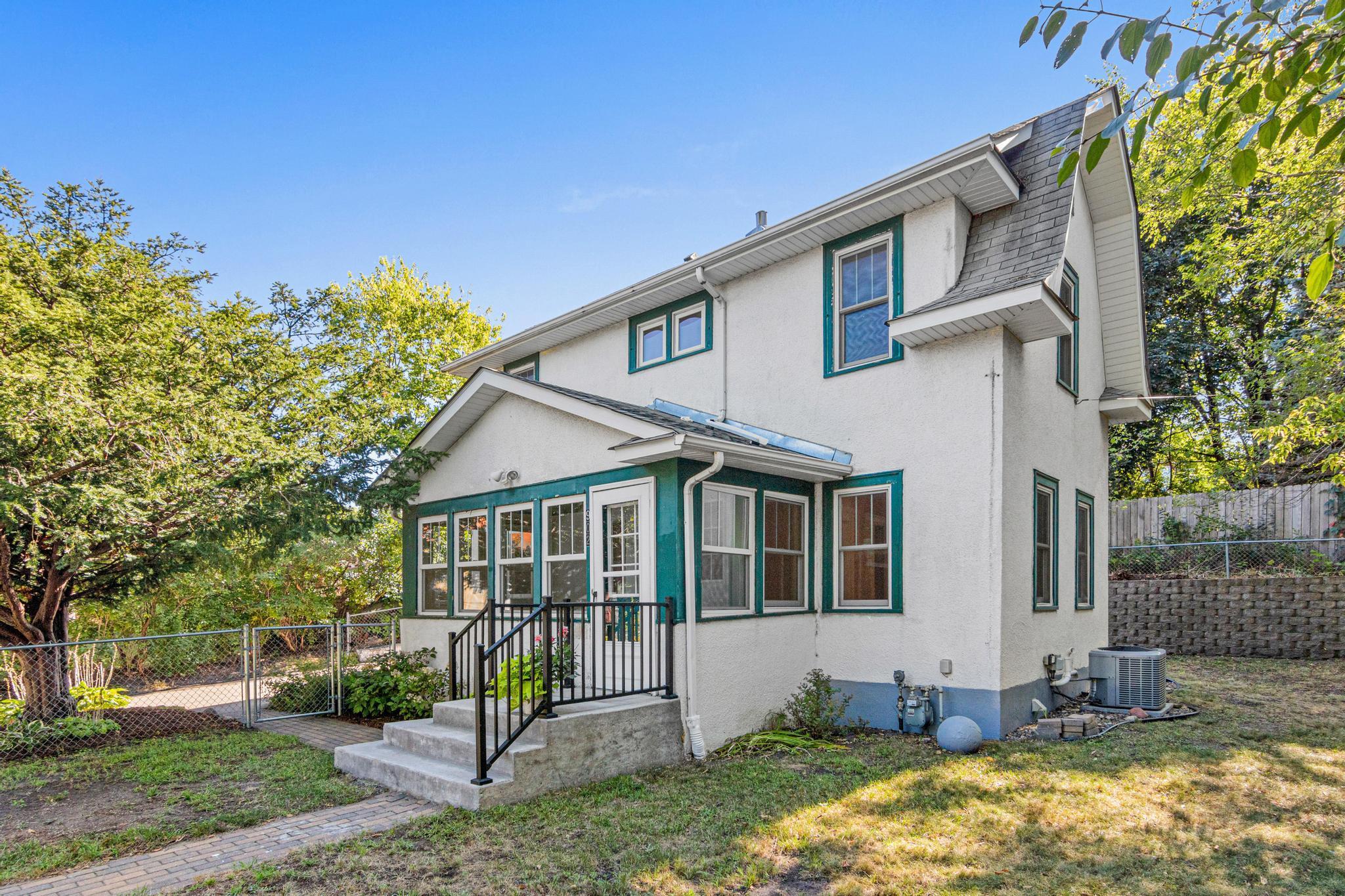 902 Hunt Place