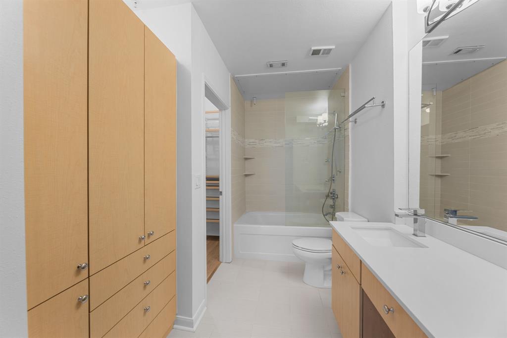 3225 Turtle Creek Boulevard 120