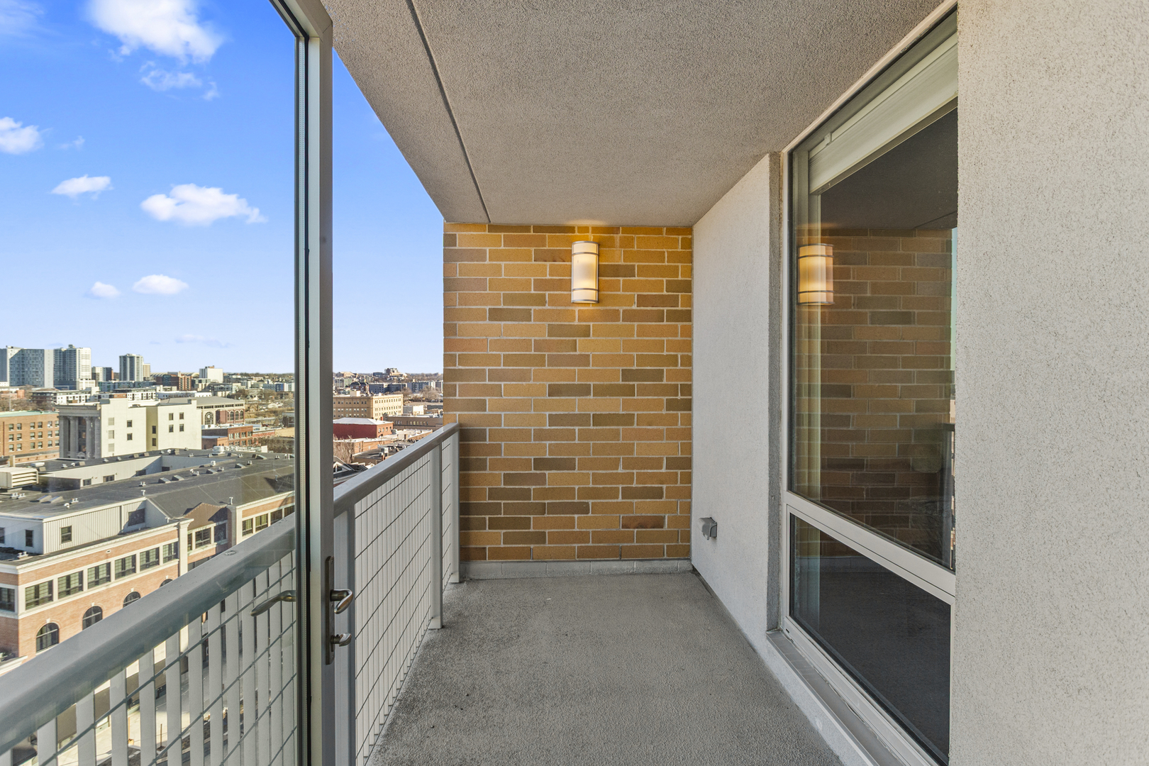 301 N Neil Street 904