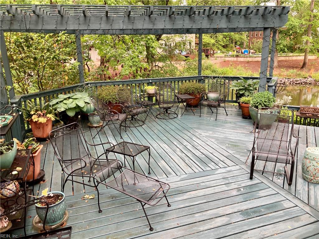828 De La Fayette Court