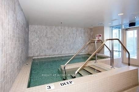 1 W King St 4404