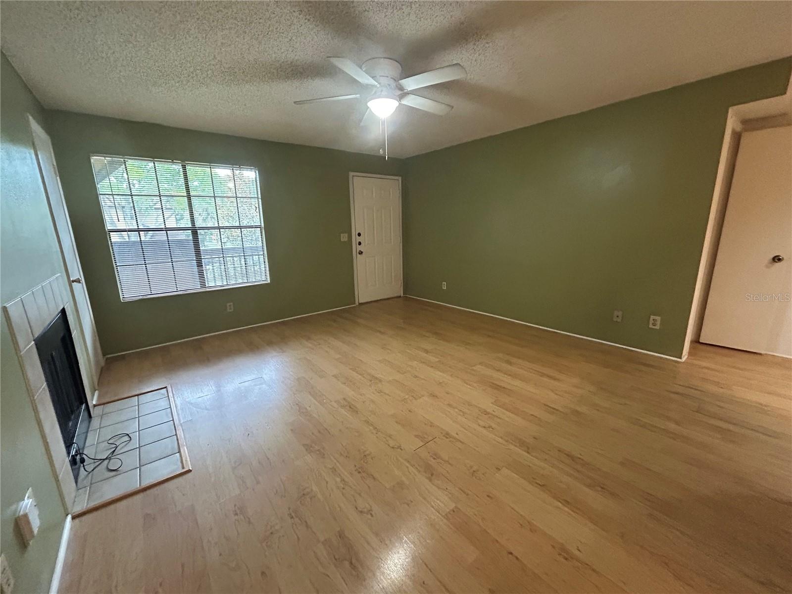 380 Lakepointe Drive 202