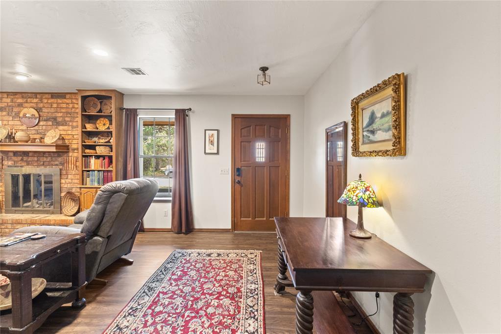 1421 E Quail