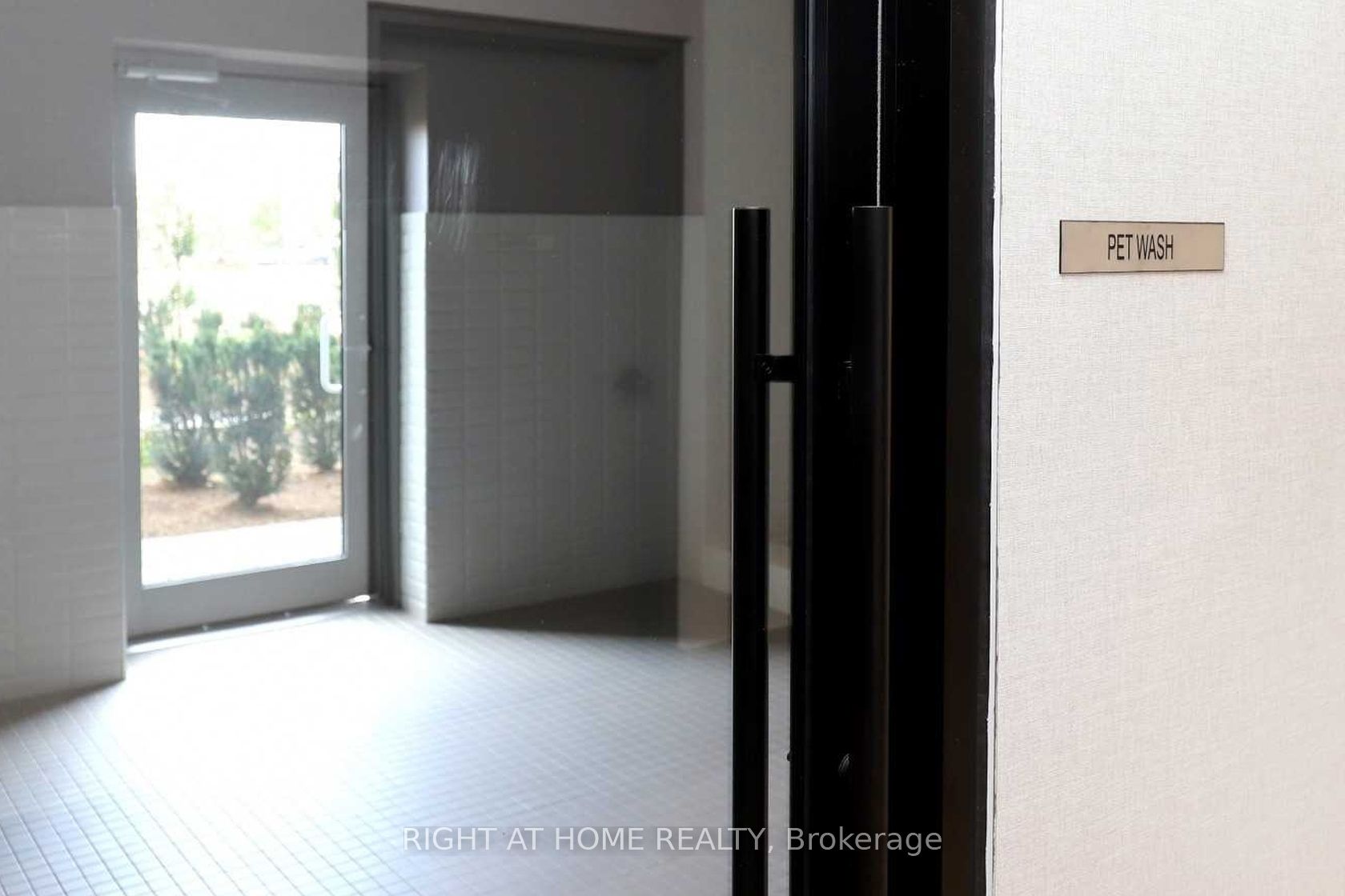 4655 Metcalfe Ave 306