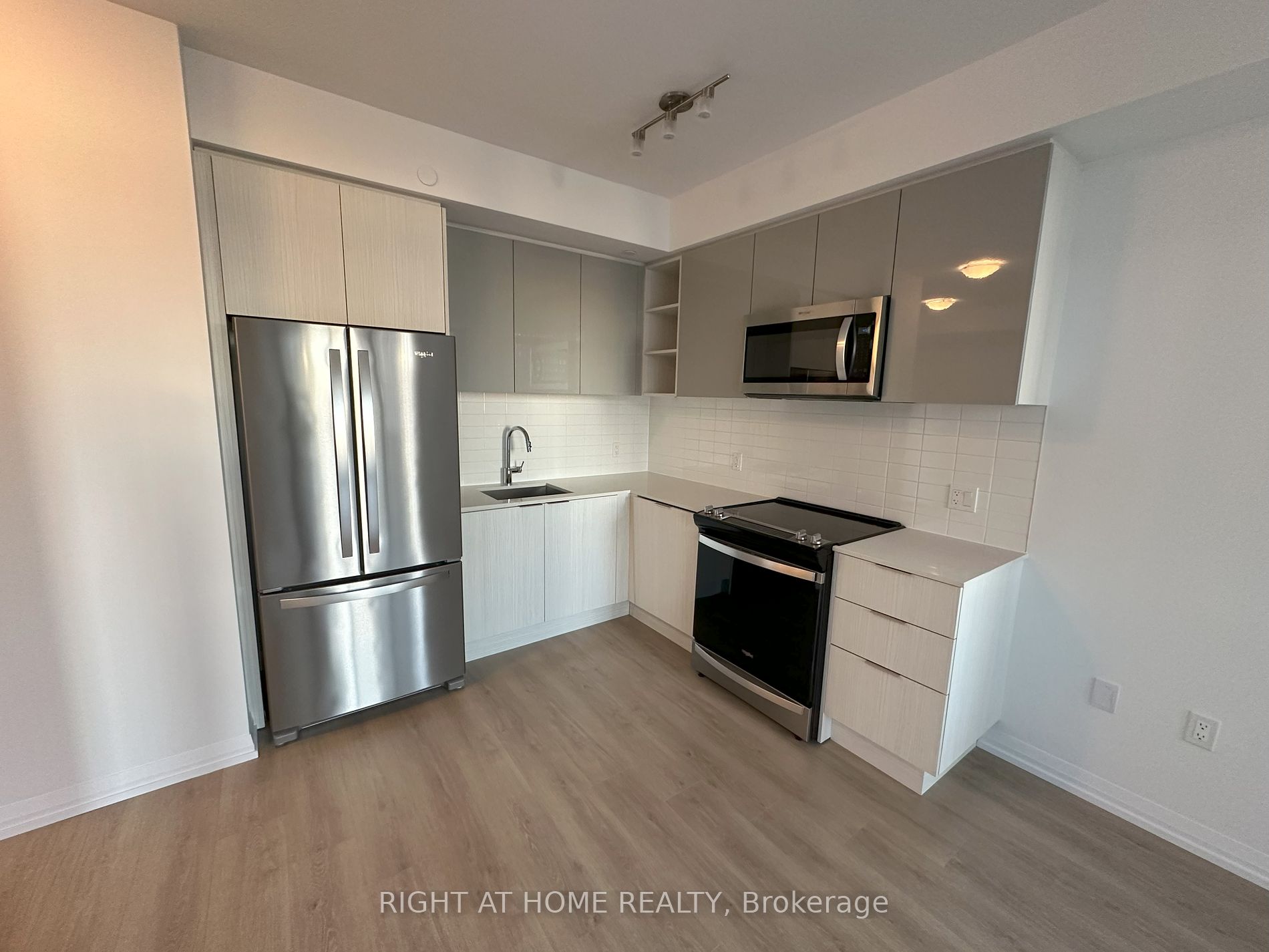 50 Dunfield Ave 1715