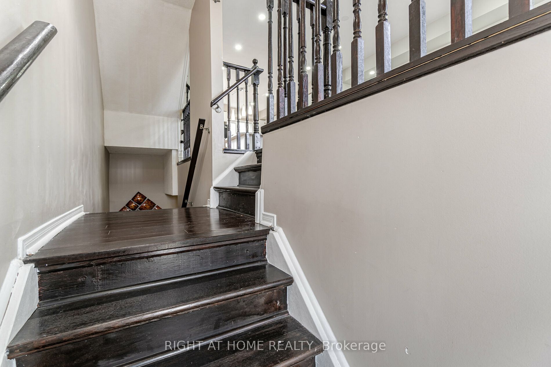 60 Fairwood Circ 45