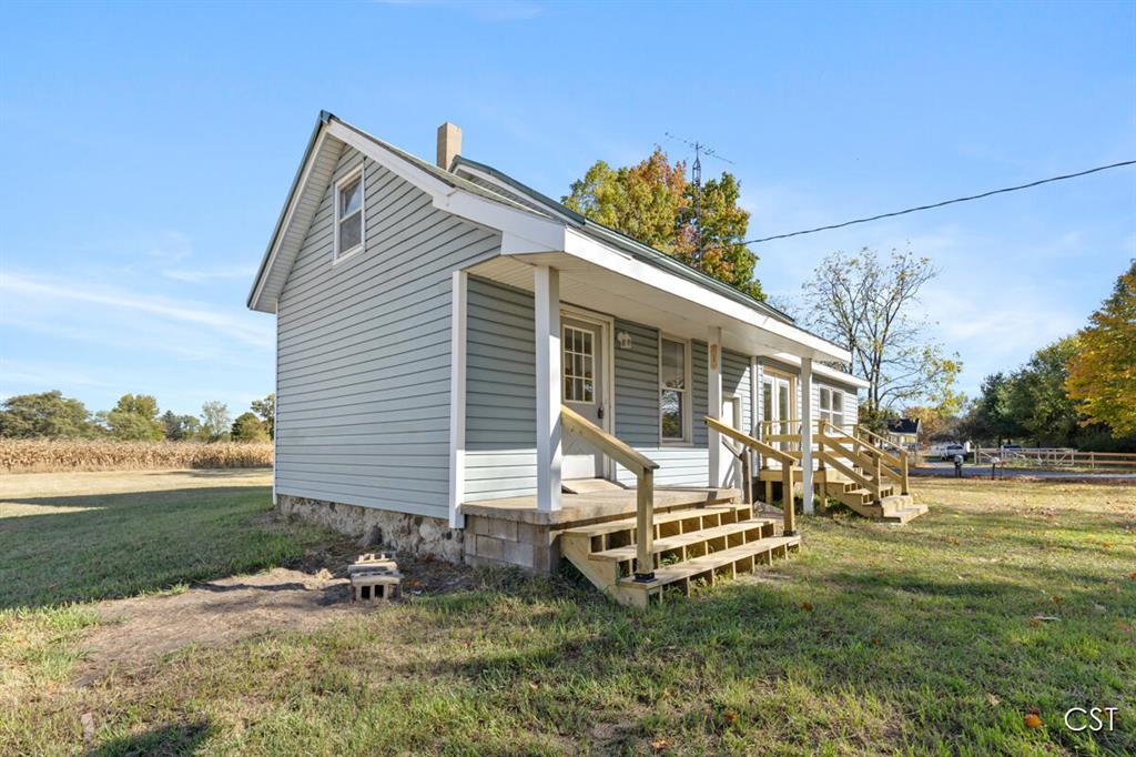 Move in ready Home with New kitchen, paint, flooring..Huge outbuildings !!