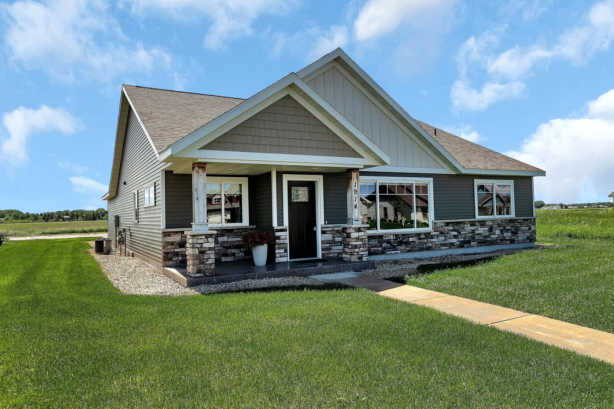 1914 Sandstone Loop S
