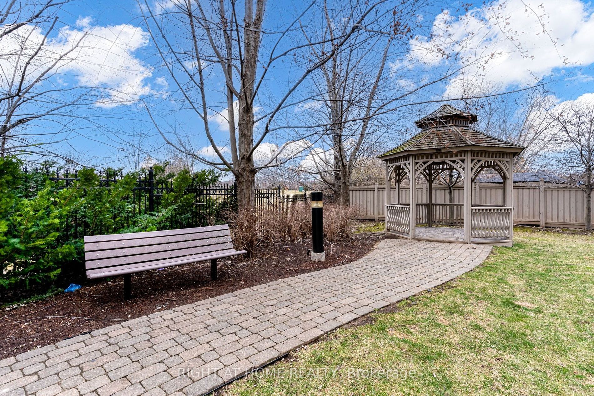 3351 Cawthra Rd 318