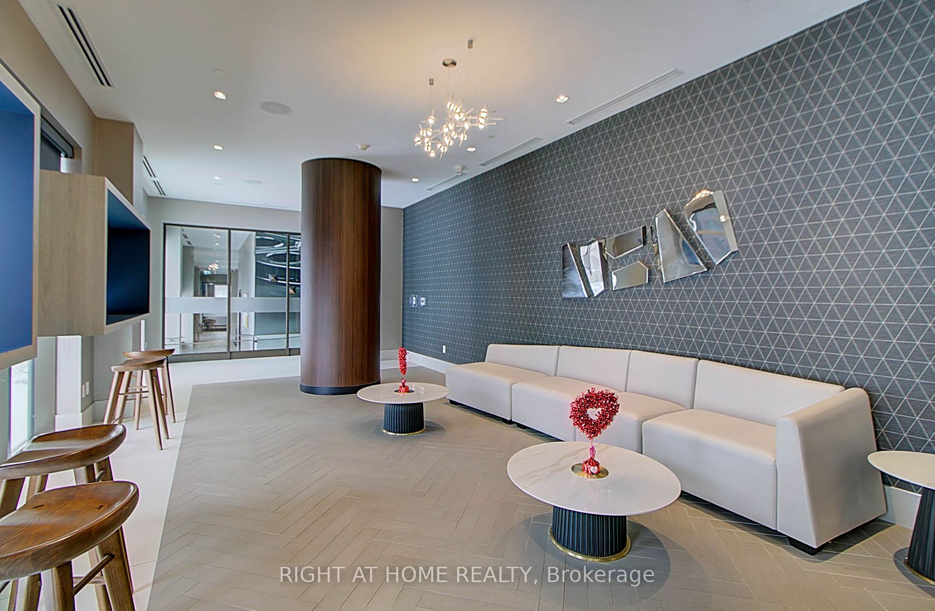 2550 N Simcoe St 2407