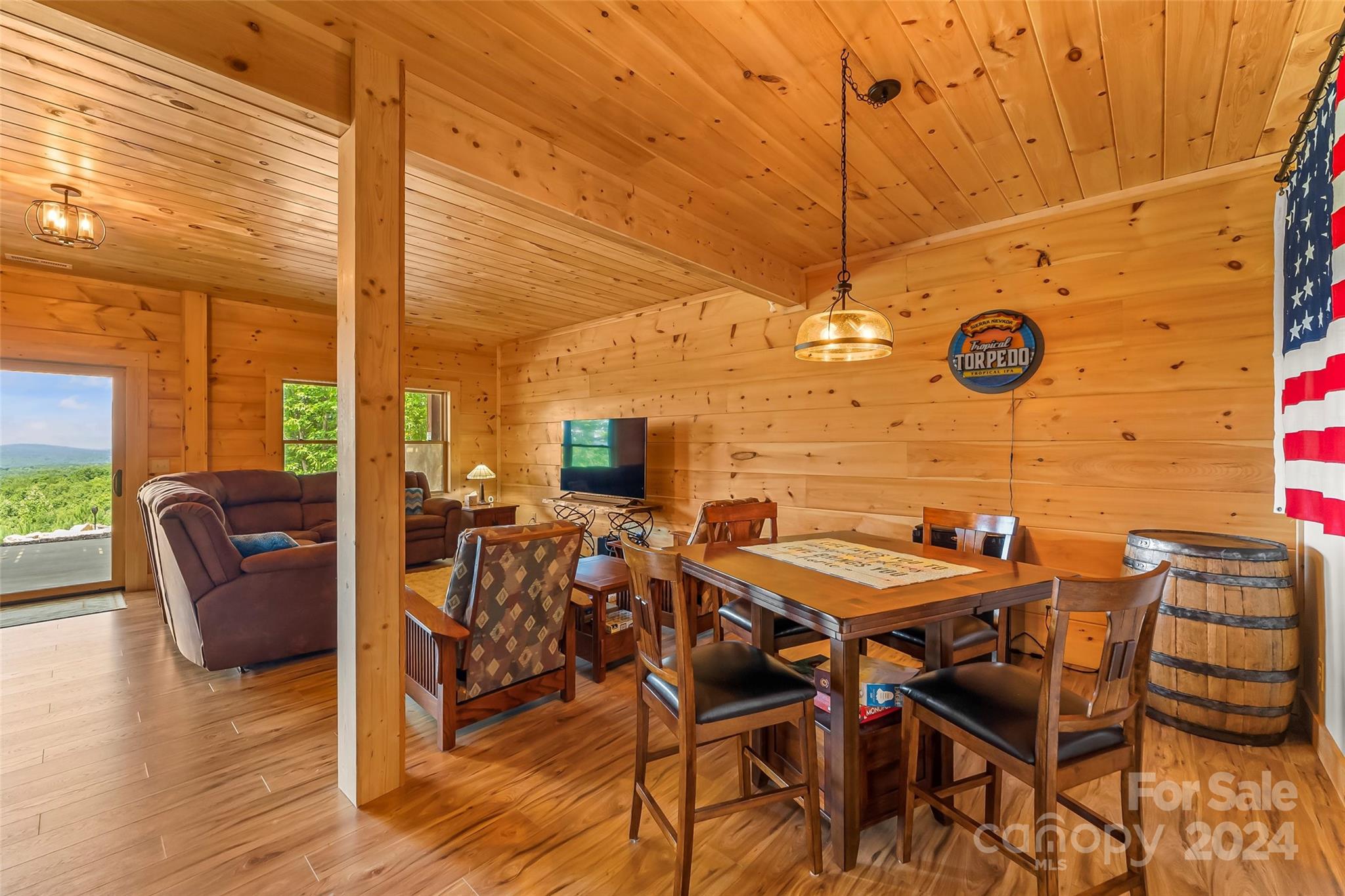 573 Lakeview Trail